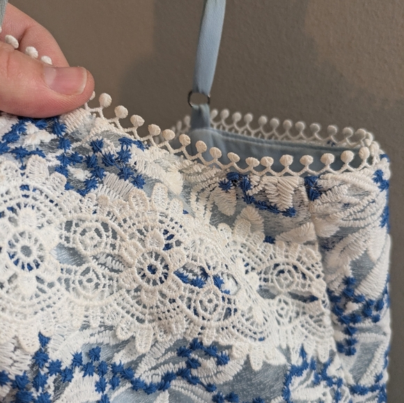 Adelyn Rae Floral Embroidered Lace Midi Dress Size L Blue/White - Picture 5 of 8